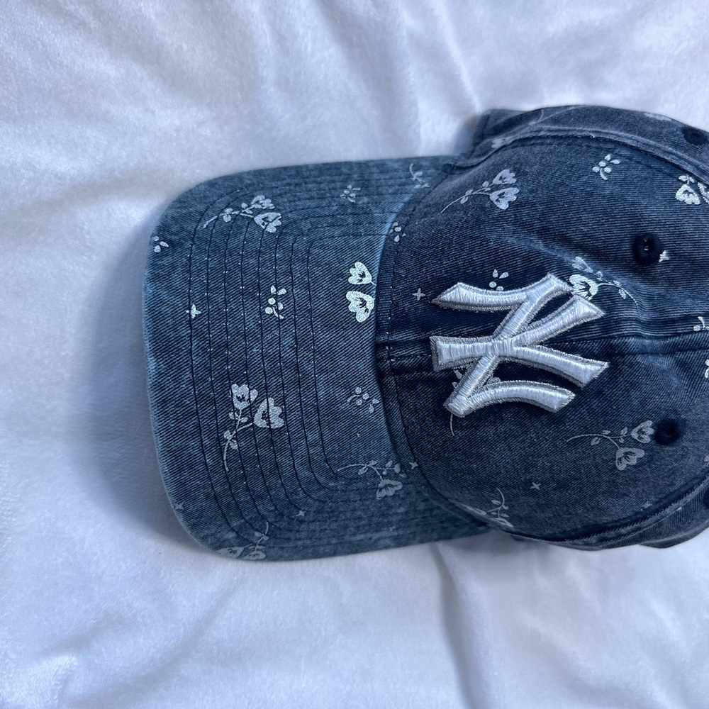 yankees navy floral hat